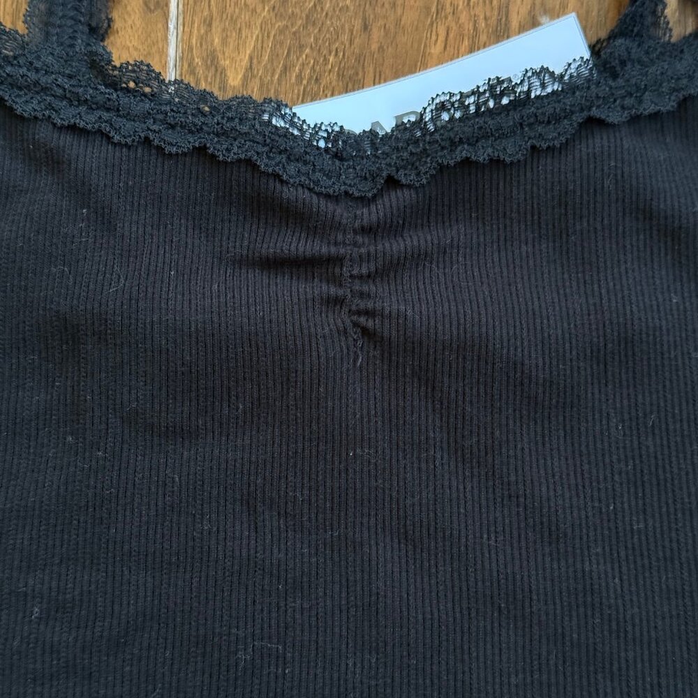 Lace Trim Ribbed Tank Top - Picture 2 of 4